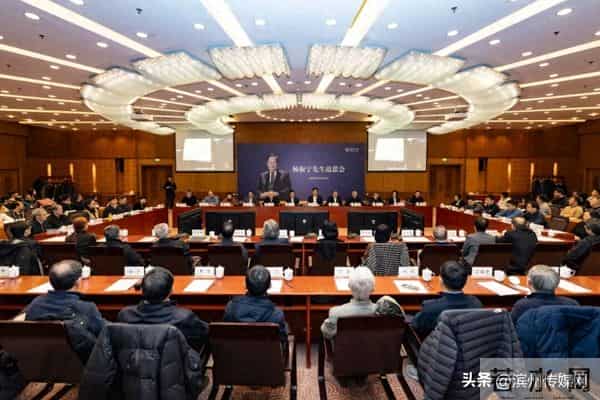 翁帆回忆杨振宁，含泪发言多次哽咽：杨先生喜欢走路，爱好编辑小视频，其中一部名为《清华园的春天》