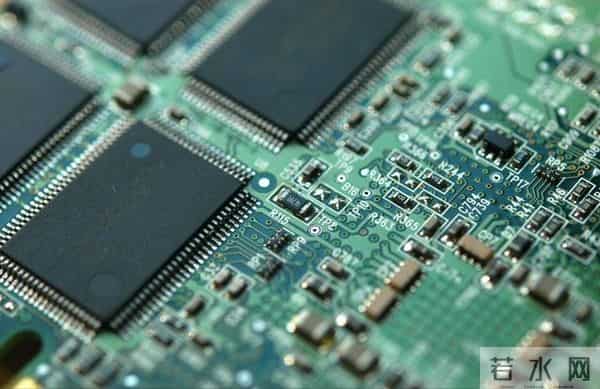 美国卖H200芯片，中国不抵制！奈飞派拉蒙抢华纳，结局难料？