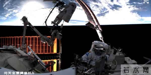 神舟二十一号首次出舱成功，碎片防护装置安装完成，下次将修飞船