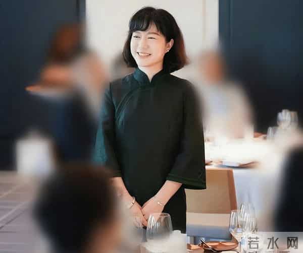 杨振宁去世不到两个月，翁帆发声回忆丈夫，仅凭一个举动口碑暴增