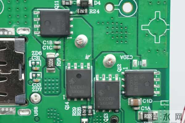 自带线 + 数显屏 + 120W 快充+ 20000mah，酷态科 25 号超级电能块 SE拆解