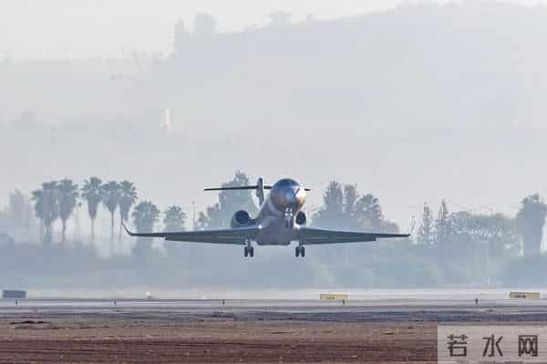 湾流G300超中型公务机首飞：平均速度0.75马赫，能坐10人