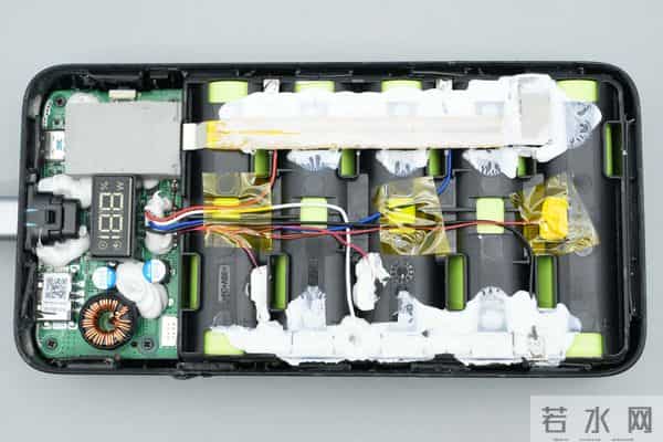 自带线 + 数显屏 + 120W 快充+ 20000mah，酷态科 25 号超级电能块 SE拆解