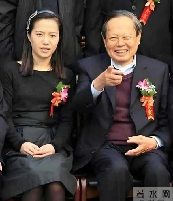 翁帆首次发声追忆杨振宁，数次哽咽，泣不成声，继子杨光诺没说错