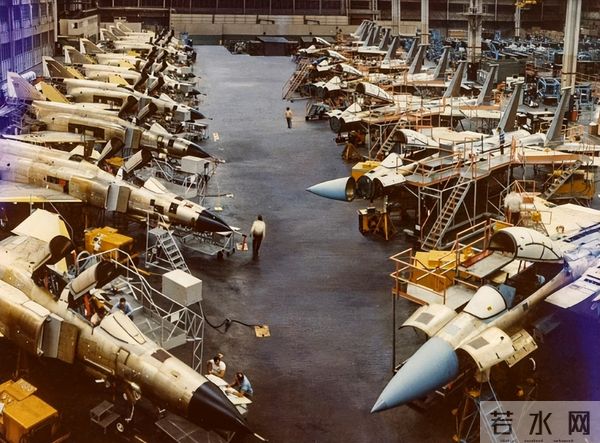 1985年，一个误判让中国付出上万亿代价，一代巨星也因此含恨而终