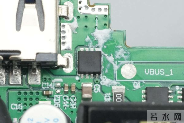 自带线 + 数显屏 + 120W 快充+ 20000mah，酷态科 25 号超级电能块 SE拆解