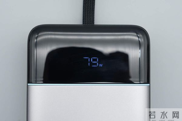 自带线 + 数显屏 + 120W 快充+ 20000mah，酷态科 25 号超级电能块 SE拆解