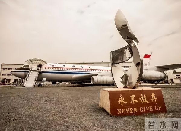 1985年，一个误判让中国付出上万亿代价，一代巨星也因此含恨而终