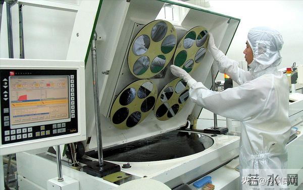 退休即叛逃！台积电75岁前副总带20箱机密，转身就成英特尔副总裁