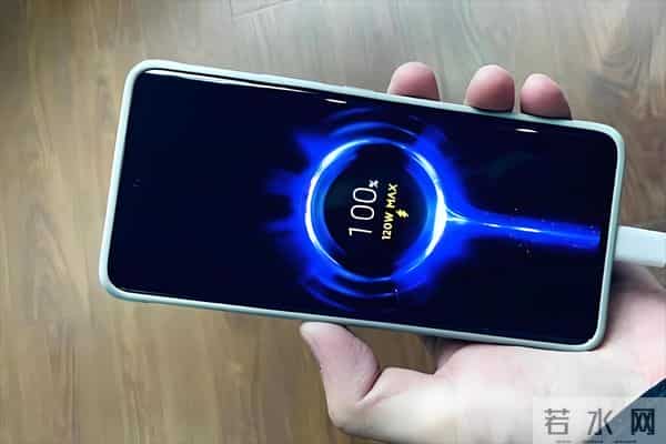 不管什么手机充电，切记不要这样充，不然手机离“报废”就不远了