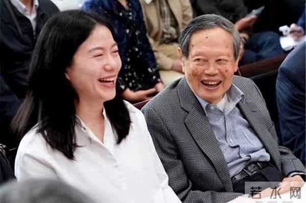 杨振宁追思会上，首次发声的翁帆，将"爷孙恋"的残酷展露无遗