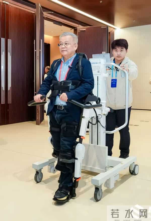 这类消费，未来或达数十万亿规模！如何更好服务老年人？上海这场闭门会上，“最强大脑”献计献策