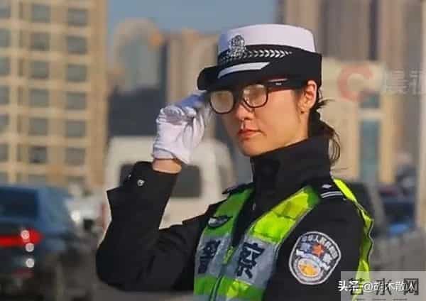 湖南交警配备AI眼镜，一键扫描，高科技执法不再停留在纸片上