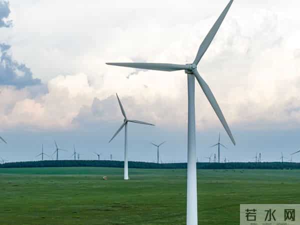 美媒惊呼，中国打出2张王牌后，美国落入下风，美企：川普要管管