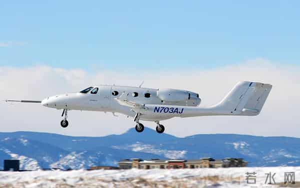 双尾喷气公务机——亚当 A700