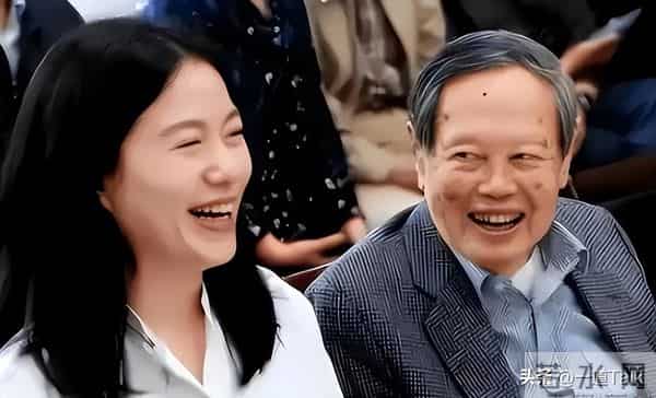 一场追思会，戳穿翁帆沉默两个月真相，原来杨振宁生前真的没说错