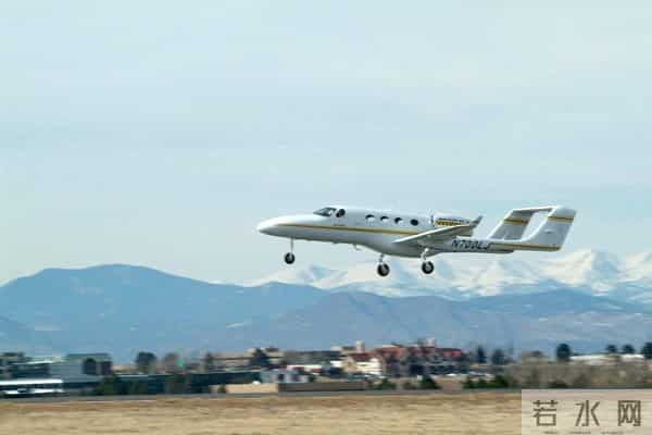 双尾喷气公务机——亚当 A700