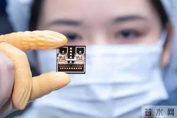 特朗普很好奇：我恩准英伟达赚中国的钱，中国怎么报答我才够本？