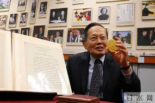 杨振宁离世一个多月，官媒揭开翁帆真实现状，杜致礼妹妹说得很对