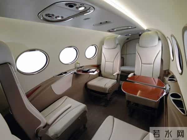 双尾喷气公务机——亚当 A700