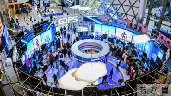 上海机器人“手、脚、脑”齐头并进，具身智能产业奔赴500亿