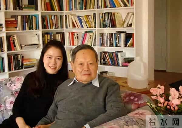 杨振宁追思会上，首次发声的翁帆，将"爷孙恋"的残酷展露无遗