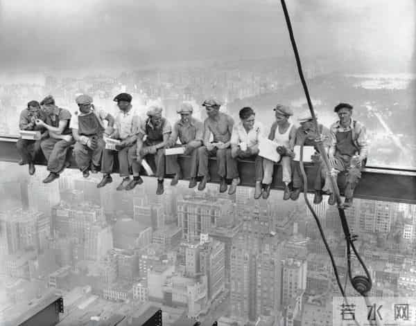 《时代》2025年度人物：授予AI构建者黄仁勋、马斯克、奥特曼、李飞飞等，同坐高空重现“摩天楼顶上的午餐”