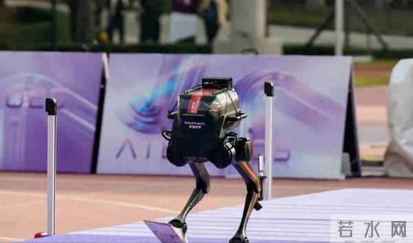 拿个水壶都卡壳！中国顶尖AI在真实世界面前，集体“翻车”了？