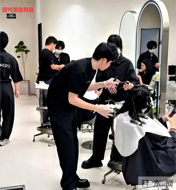 不挨电商冲击，理发店却撑不下去！背后真相，藏着所有实体店的痛