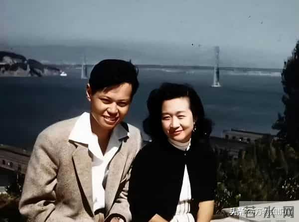 1995年,杨振宁和两位妻子的同框合影,翁帆19岁,青春靓丽