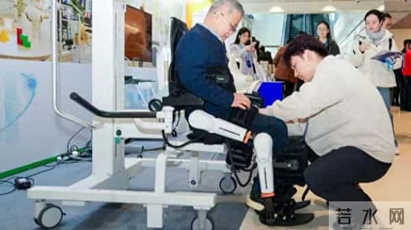 这类消费，未来或达数十万亿规模！如何更好服务老年人？上海这场闭门会上，“最强大脑”献计献策