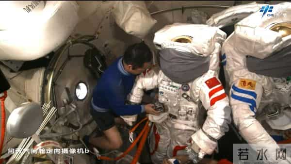 神二十一这次没修玻璃，只拍照！神舟二十号修玻璃的顺序是这样的