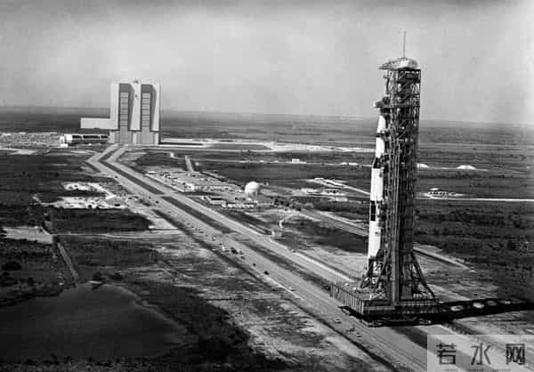 NASA前局长怒批美国航天：登月计划在技术上不可行，学学中国吧！