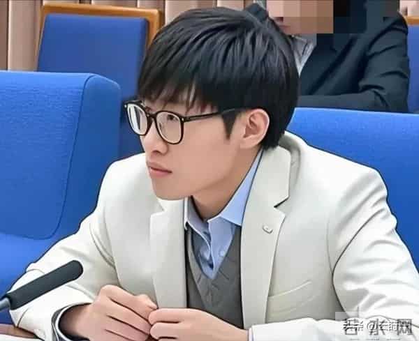 梁文锋的DeepSeek让AI界惊艳，40岁的他引领中国科技发展