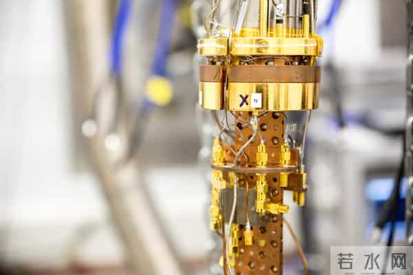 美国芯片小到头发丝1%！竟让仓库级设备报废，弯道超车机会来了？