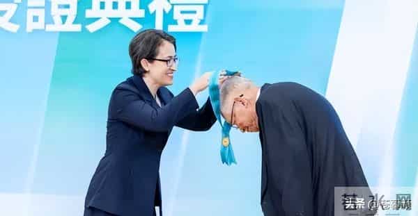 75岁芯片大佬潜逃美国!带核心技术机密,中国半导体暗战再添变数