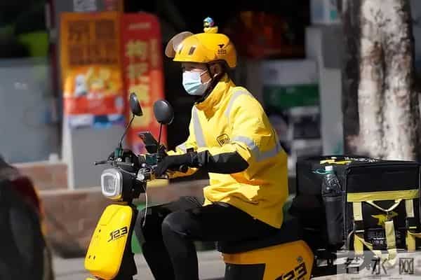 商户不用再赔本赚吆喝，骑手不用再闯红灯送单，新国标破解难题