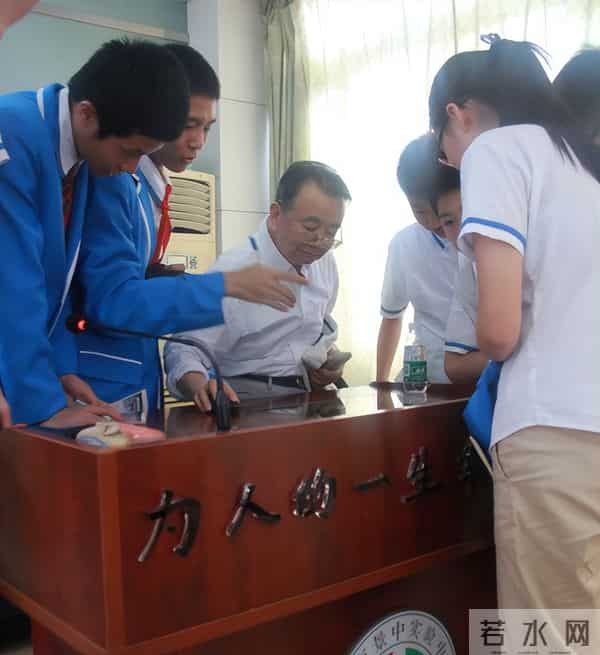 89岁院士成数学顶流，复数讲成家常话，秘密藏在小学课本里