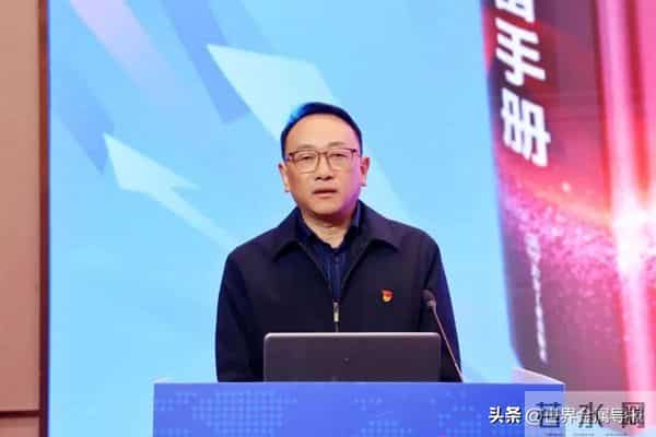 南钢主持编著的《中厚钢板装备手册》首发