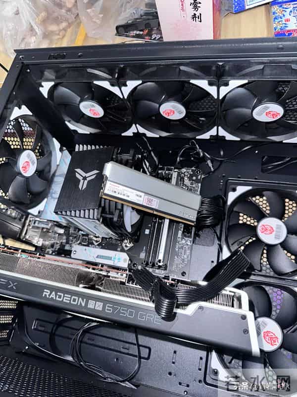 三星减产埋祸根！内存扩产要5年，2026还得涨？