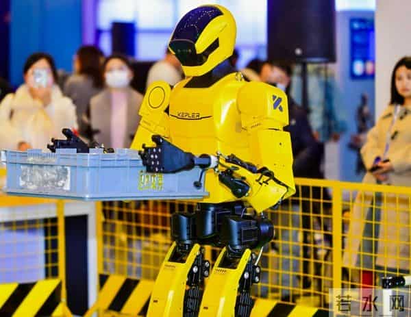 GDPS 2025｜宇树、智元首次同台，上海如何以「应用」领跑具身智能竞赛？