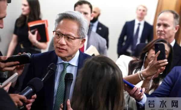 特朗普“大礼”砸向中国，黄仁勋冒火：美国做不了主，等中国拍板