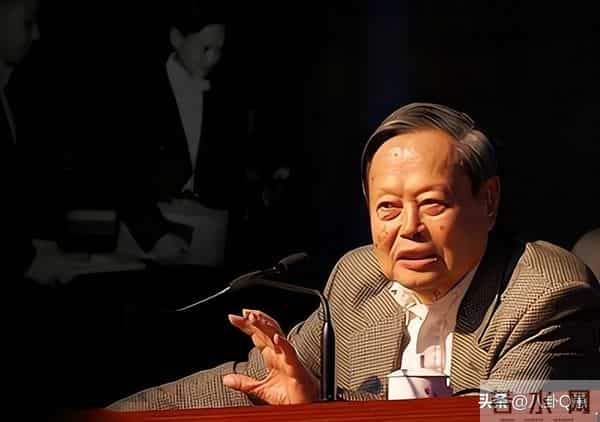 杨振宁离世一个多月，官媒揭开翁帆真实现状，杜致礼妹妹说得很对