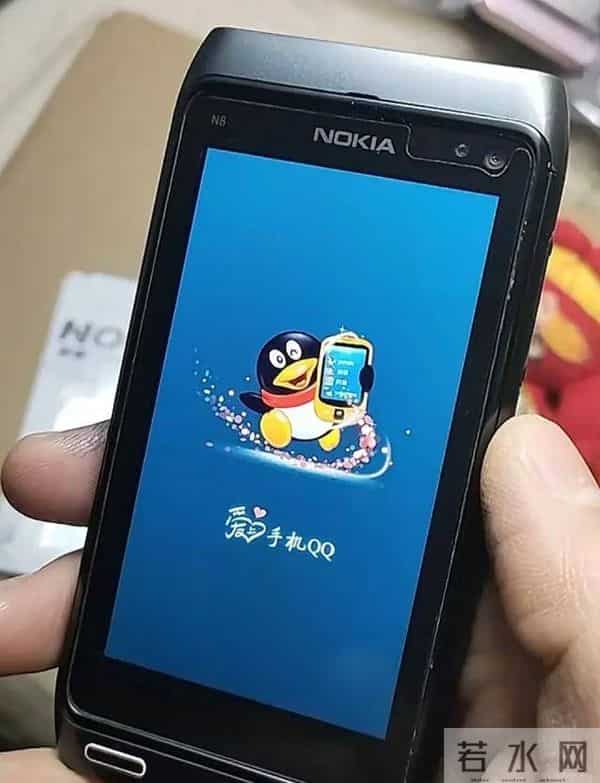 5块钱的虚拟衣服赚疯了！差点消失的软件，靠一个小创意封神