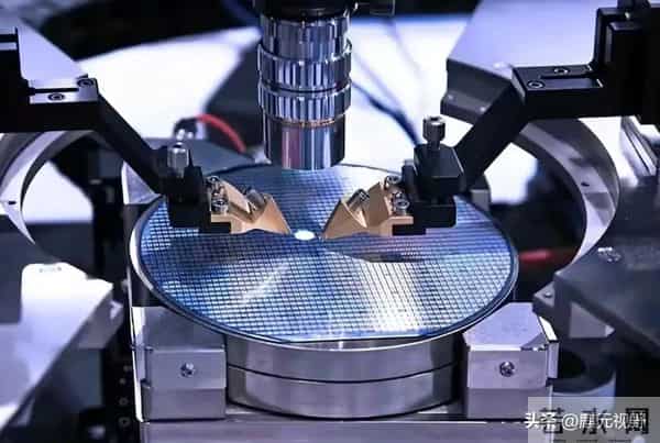 阿斯麦CEO：再不向中国提供高端光刻机，以后可能就得找中国买了