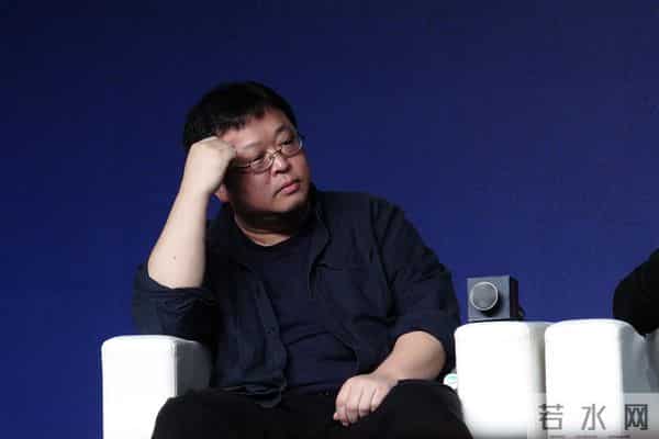 罗永浩为何怒批“牙膏式”创新？3499元的豆包AI手机让大厂慌了