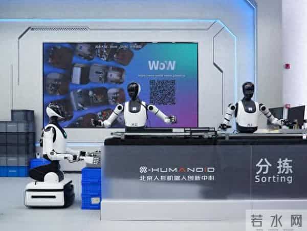 机器人上岗“讲解员” 人形机器人规模化落地破局