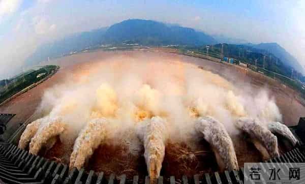 中国三峡大坝闸门全开，放光水库需要多久？结果超乎想象！