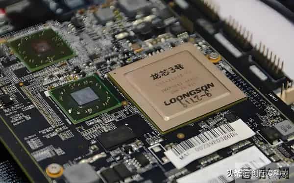 64核顶配落地！龙芯架构攻克俄罗斯，全球IT格局三足鼎立时代来临