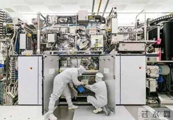 中国光刻机争取世界前三，引发外资质疑，未来或重塑芯片产业格局